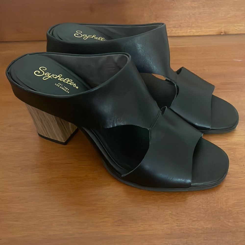 Black heels NWOT